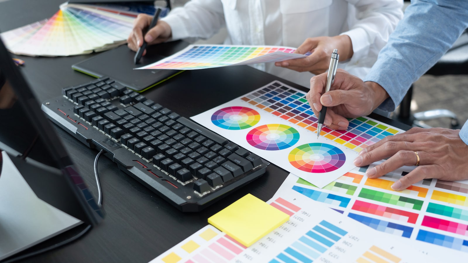 How Graphic Design Companies can help Boost your Brand Identity?